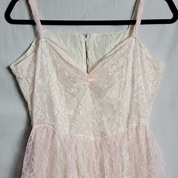 VINTAGE.. baby pink, lace dress.. prom, bridesmaids, costume.. - Picture 4 of 16